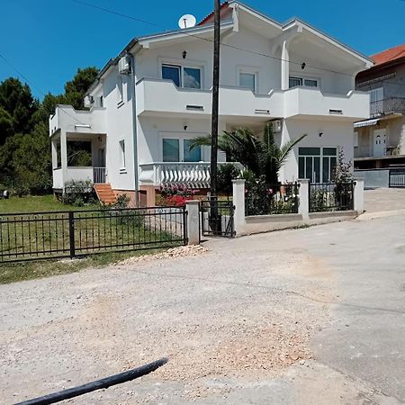 Apartman Markovic Sea View Zara Esterno foto