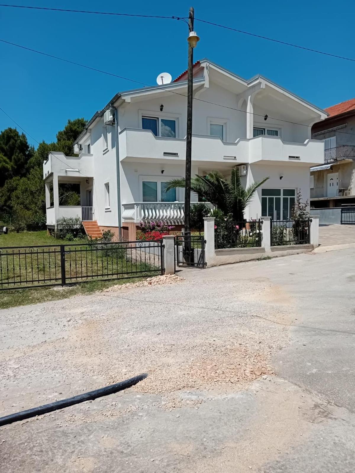 Apartman Markovic Sea View Zara Esterno foto