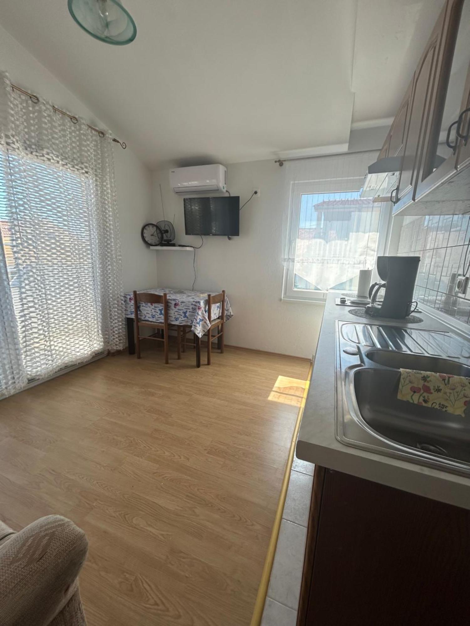 Apartman Markovic Sea View Zara Esterno foto